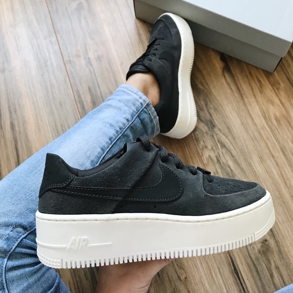 Nike women’s air force 1 low sage - Picture 2 of 7